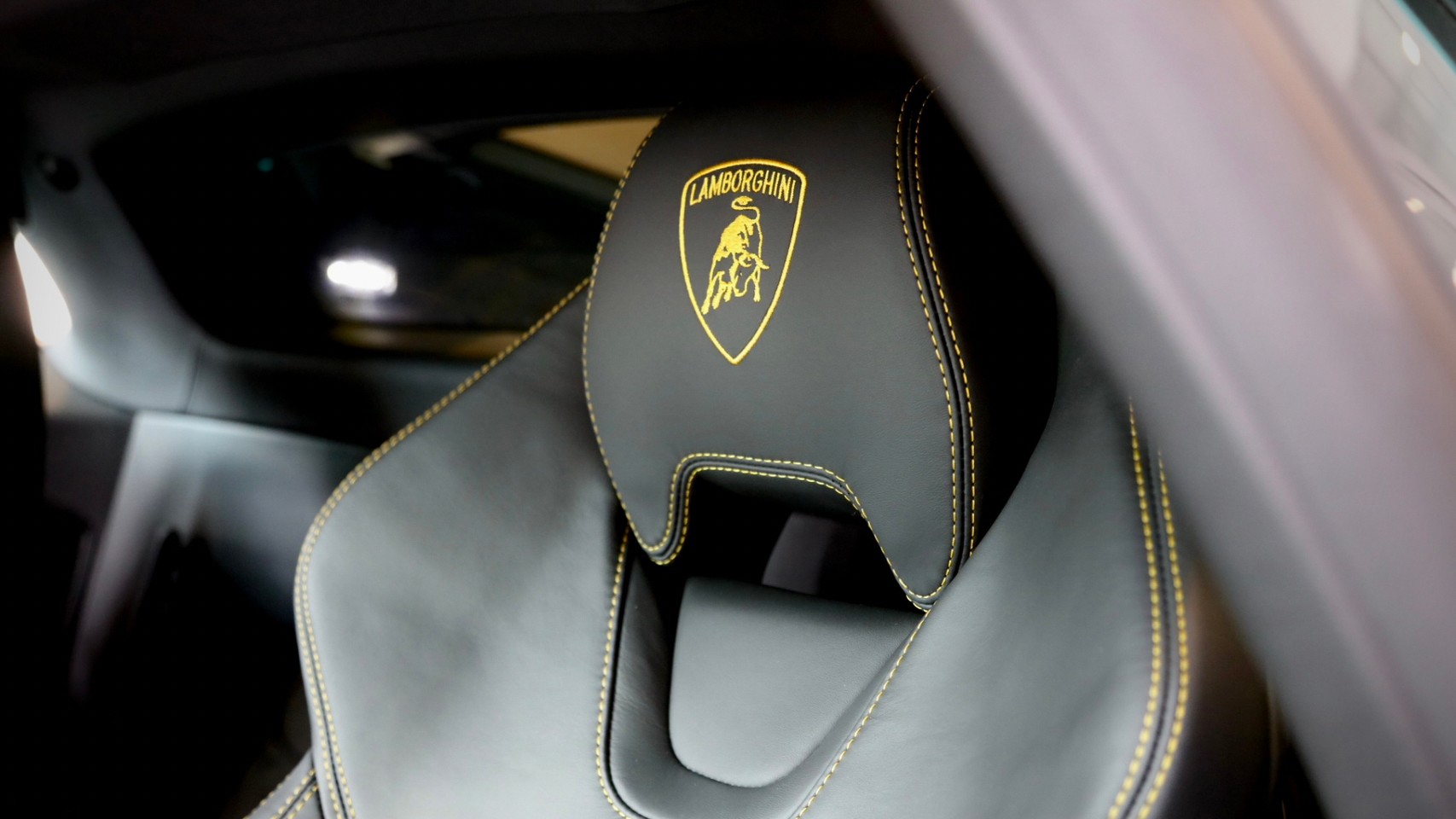 2020 Lamborghini Huracan EVO RWD สีฟ้า (รูปที่ 11)