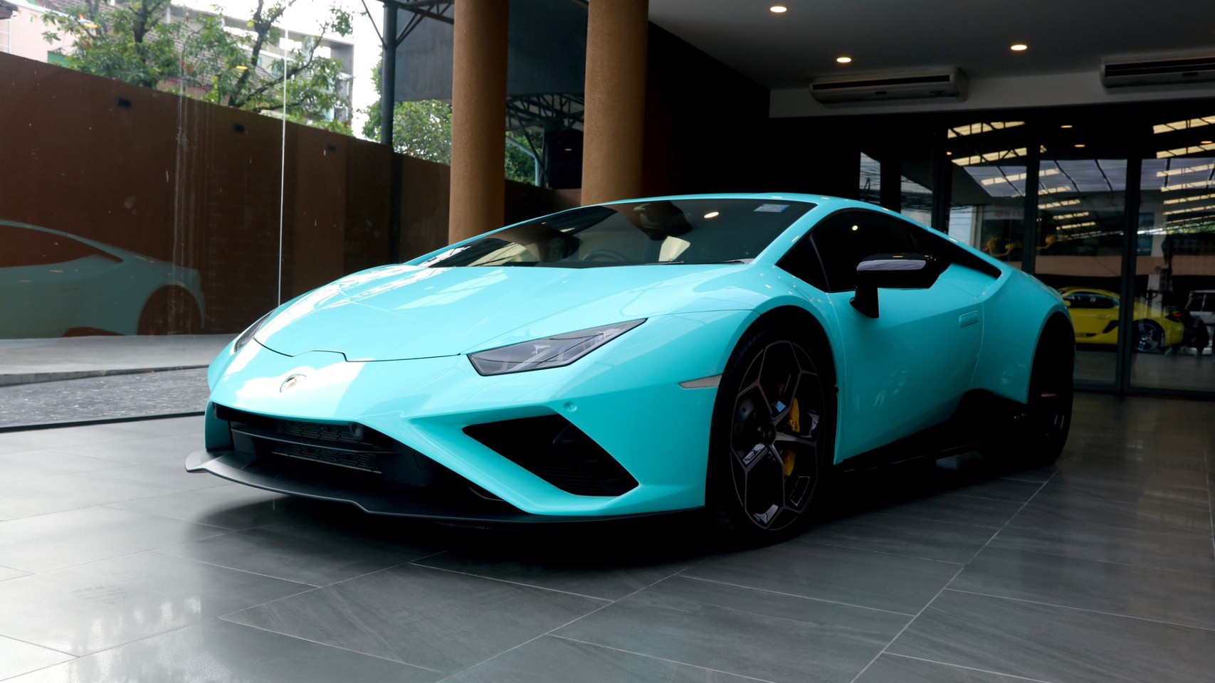 2020 Lamborghini Huracan EVO RWD สีฟ้า (รูปที่ 2)
