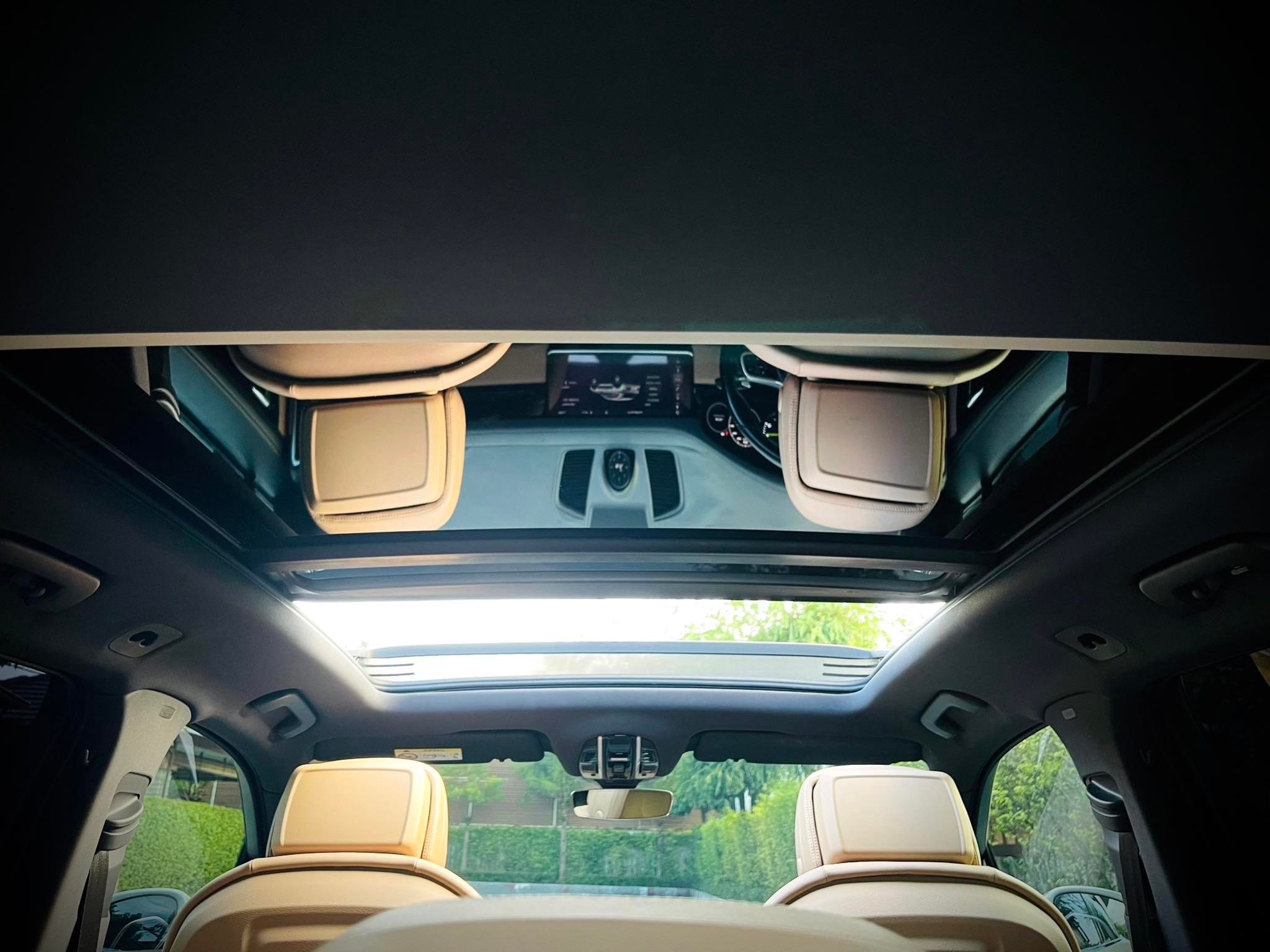 Porsche Cayenne Plug in E-Hybrid 3.0 V6 สวยสนั่น สะท้านโลกาคันนี้ สีขาวสะอาด สะอ้าน (รูปที่ 54)