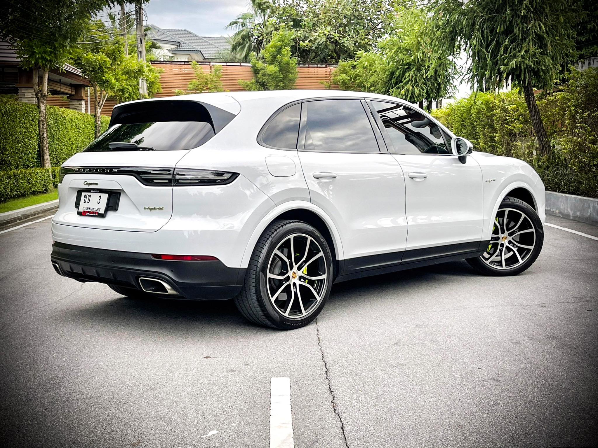 Porsche Cayenne Plug in E-Hybrid 3.0 V6 สวยสนั่น สะท้านโลกาคันนี้ สีขาวสะอาด สะอ้าน (รูปที่ 6)