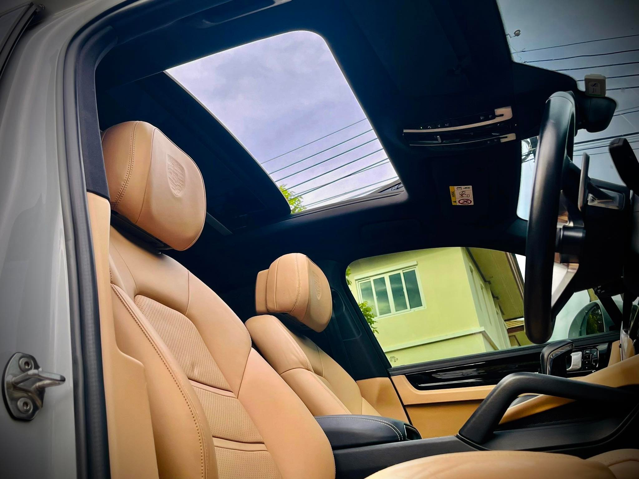 Porsche Cayenne Plug in E-Hybrid 3.0 V6 สวยสนั่น สะท้านโลกาคันนี้ สีขาวสะอาด สะอ้าน (รูปที่ 25)