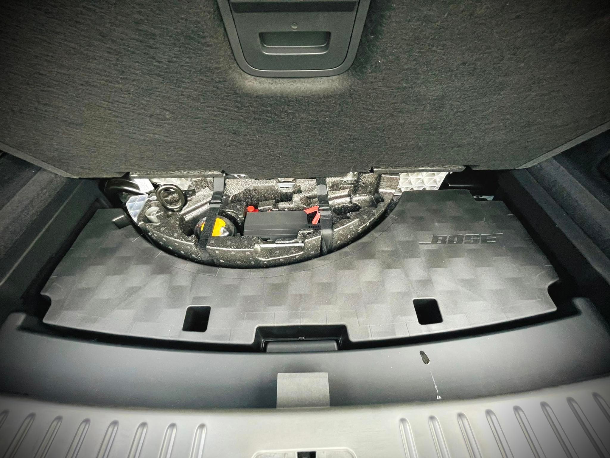 Porsche Cayenne Plug in E-Hybrid 3.0 V6 สวยสนั่น สะท้านโลกาคันนี้ สีขาวสะอาด สะอ้าน (รูปที่ 39)