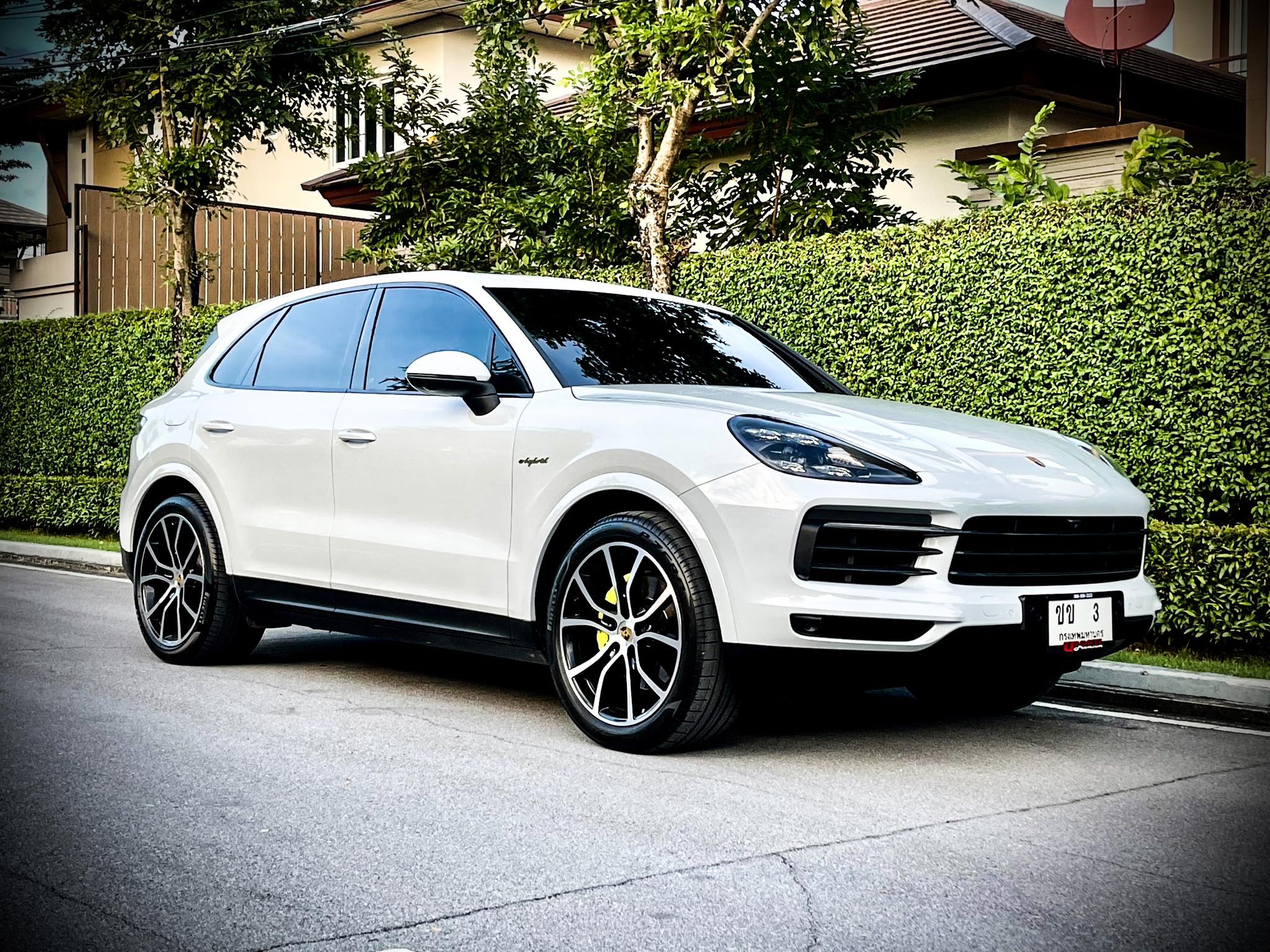 Porsche Cayenne Plug in E-Hybrid 3.0 V6 สวยสนั่น สะท้านโลกาคันนี้ สีขาวสะอาด สะอ้าน (รูปที่ 18)