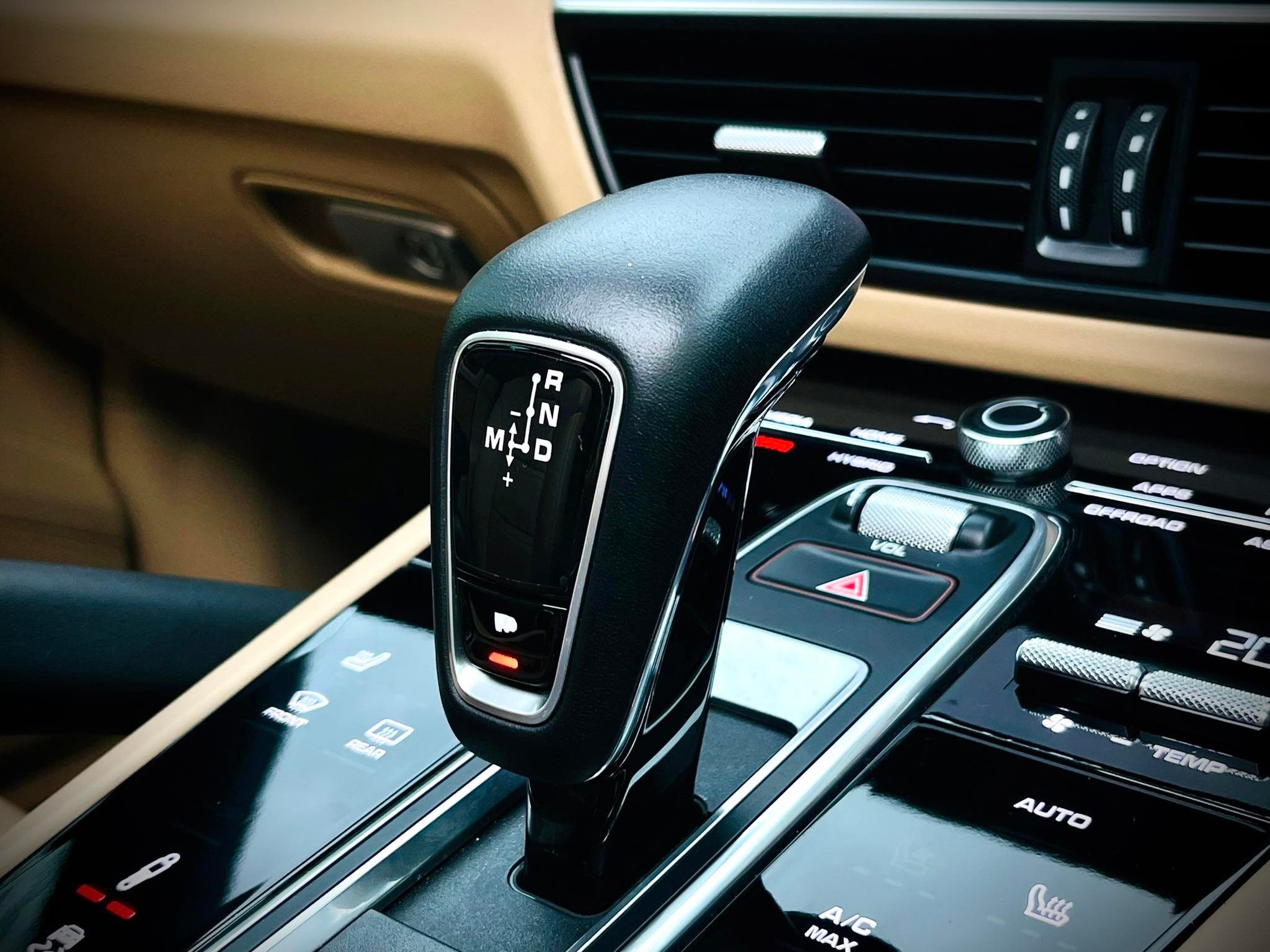 Porsche Cayenne Plug in E-Hybrid 3.0 V6 สวยสนั่น สะท้านโลกาคันนี้ สีขาวสะอาด สะอ้าน (รูปที่ 33)