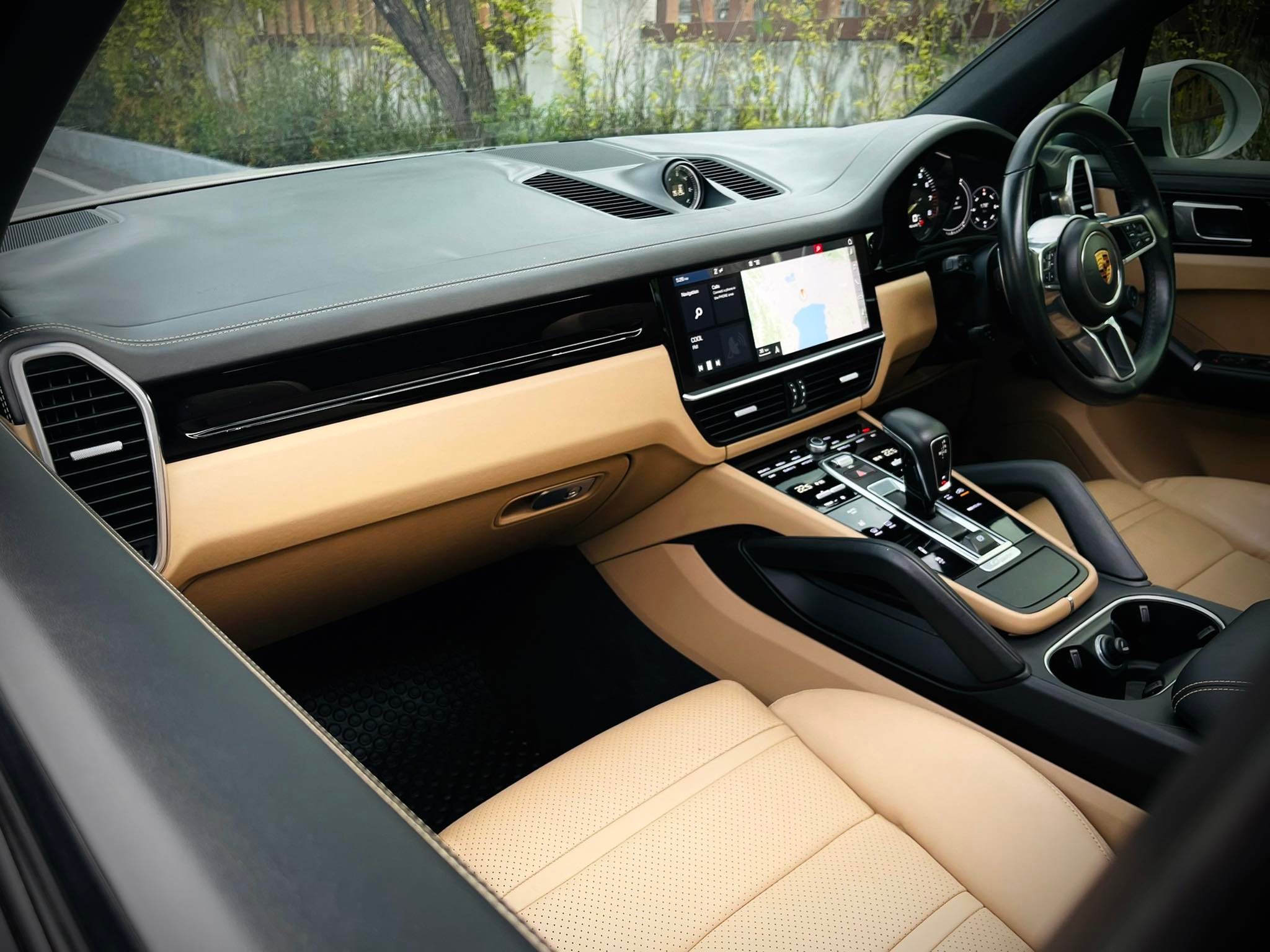 Porsche Cayenne Plug in E-Hybrid 3.0 V6 สวยสนั่น สะท้านโลกาคันนี้ สีขาวสะอาด สะอ้าน (รูปที่ 22)