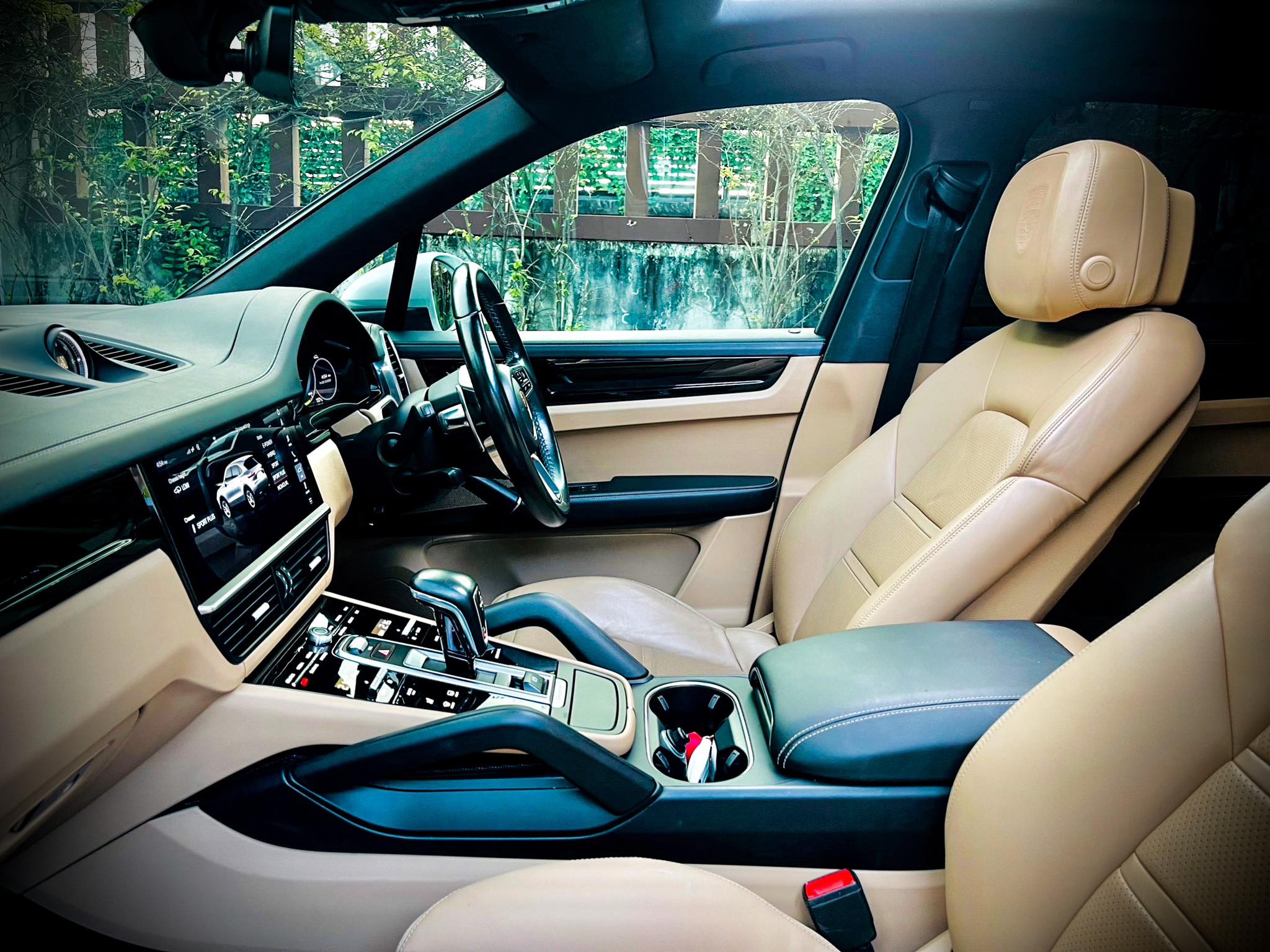 Porsche Cayenne Plug in E-Hybrid 3.0 V6 สวยสนั่น สะท้านโลกาคันนี้ สีขาวสะอาด สะอ้าน (รูปที่ 46)