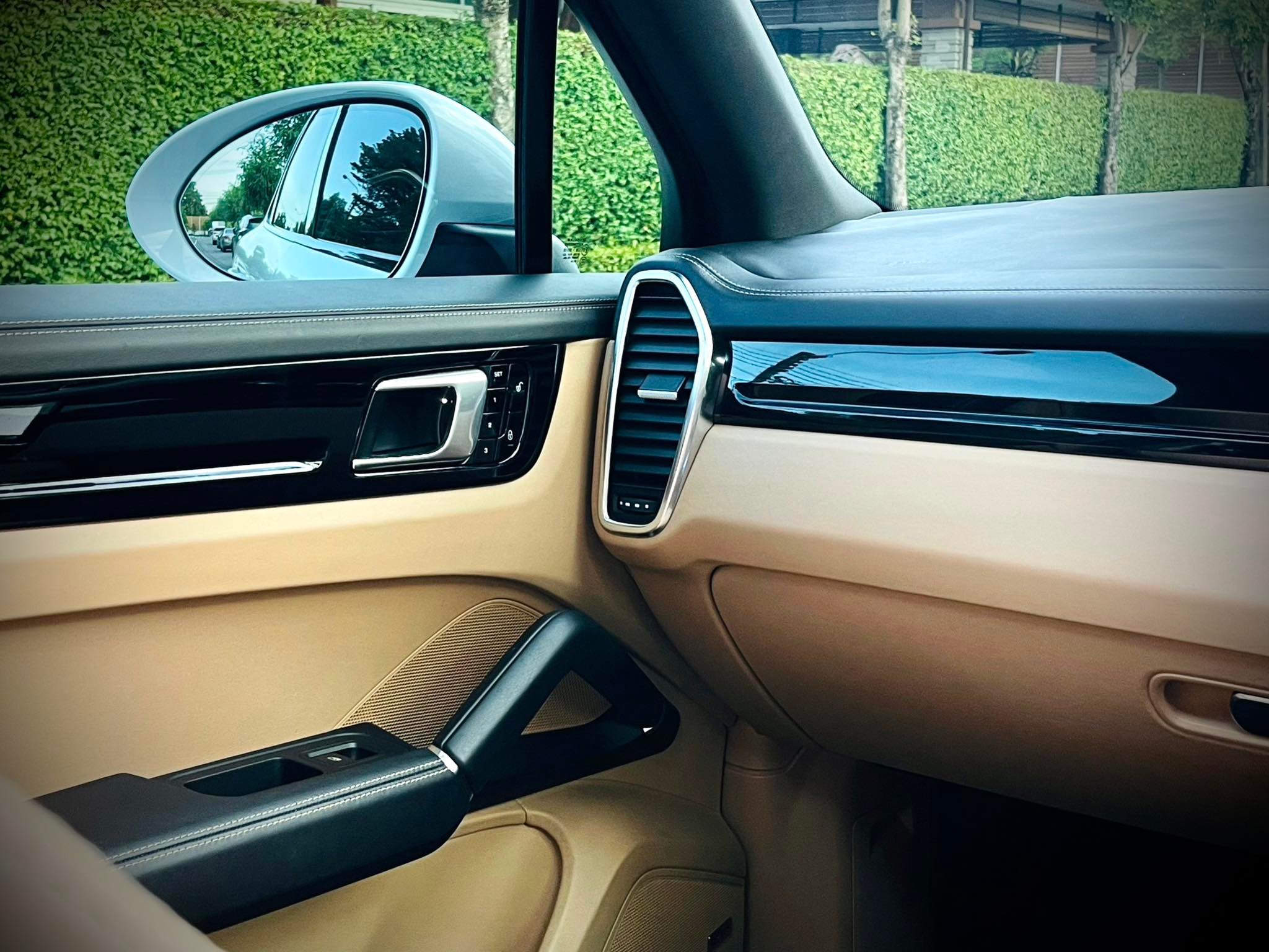 Porsche Cayenne Plug in E-Hybrid 3.0 V6 สวยสนั่น สะท้านโลกาคันนี้ สีขาวสะอาด สะอ้าน (รูปที่ 48)