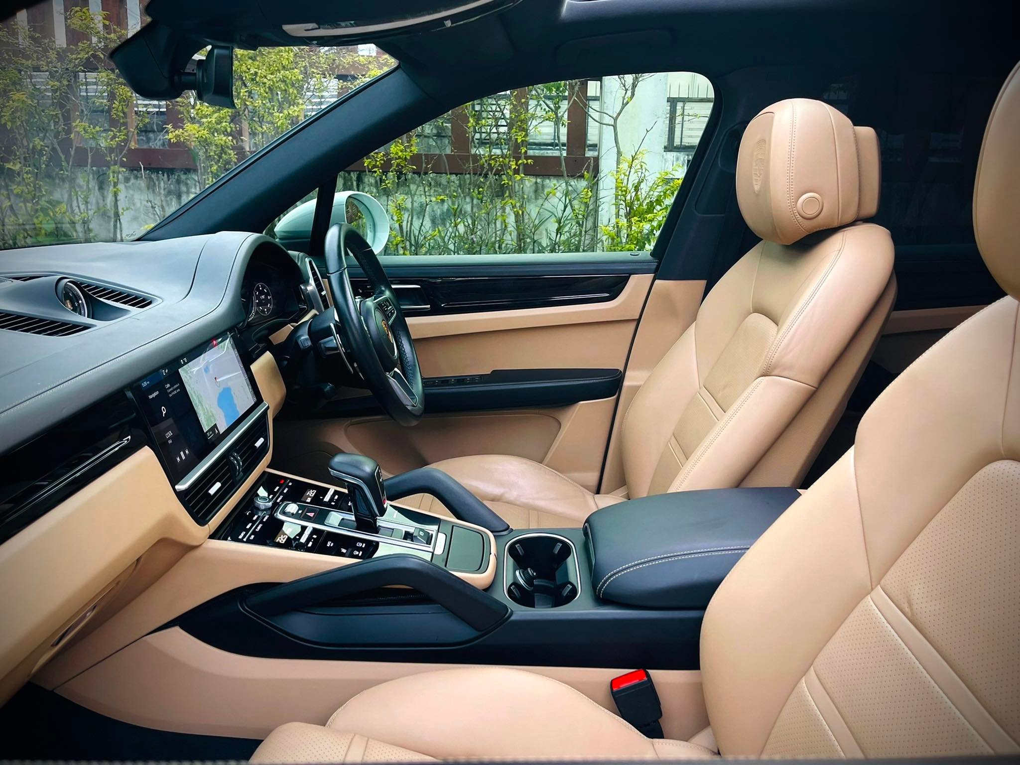 Porsche Cayenne Plug in E-Hybrid 3.0 V6 สวยสนั่น สะท้านโลกาคันนี้ สีขาวสะอาด สะอ้าน (รูปที่ 23)
