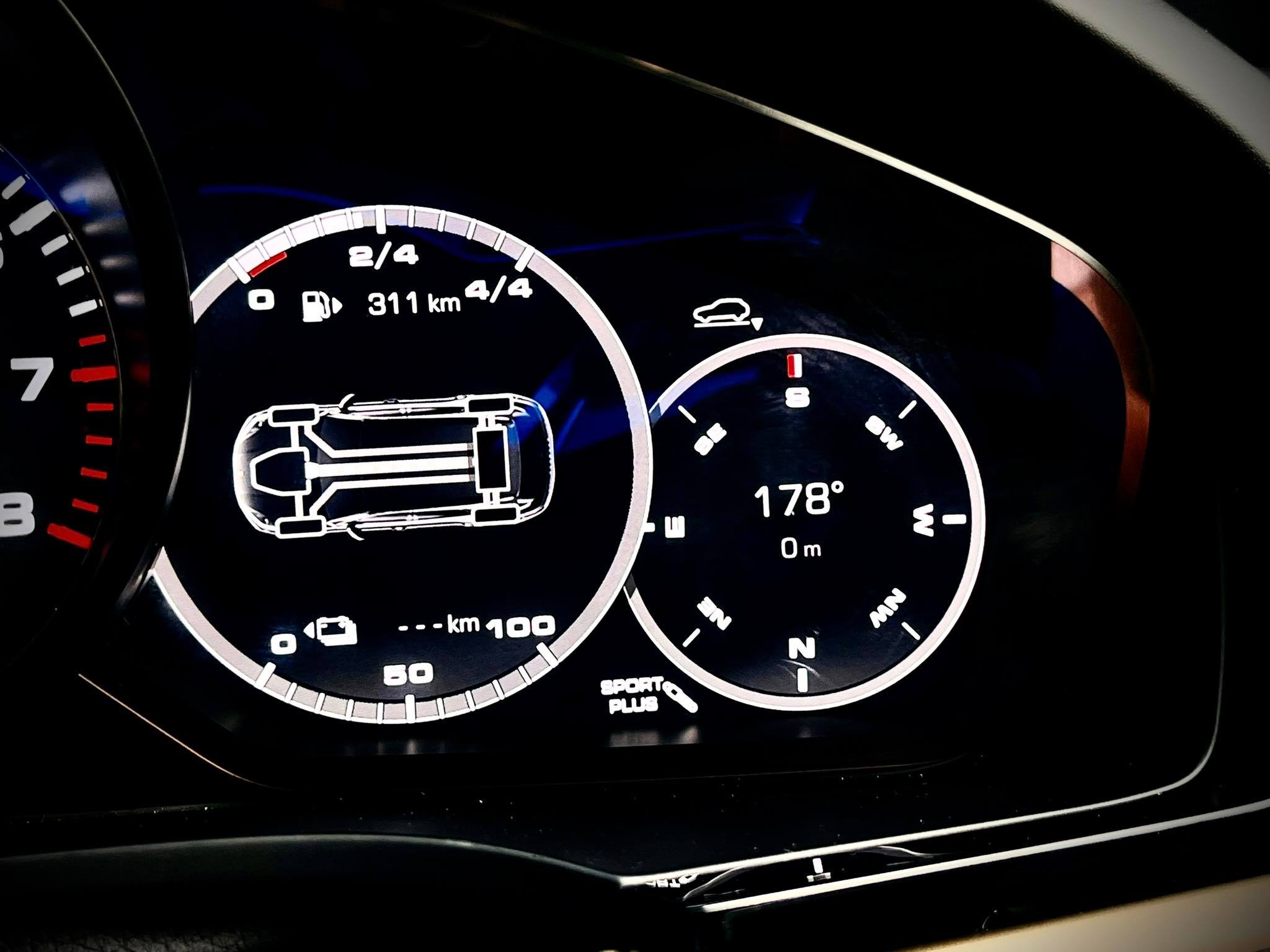Porsche Cayenne Plug in E-Hybrid 3.0 V6 สวยสนั่น สะท้านโลกาคันนี้ สีขาวสะอาด สะอ้าน (รูปที่ 27)
