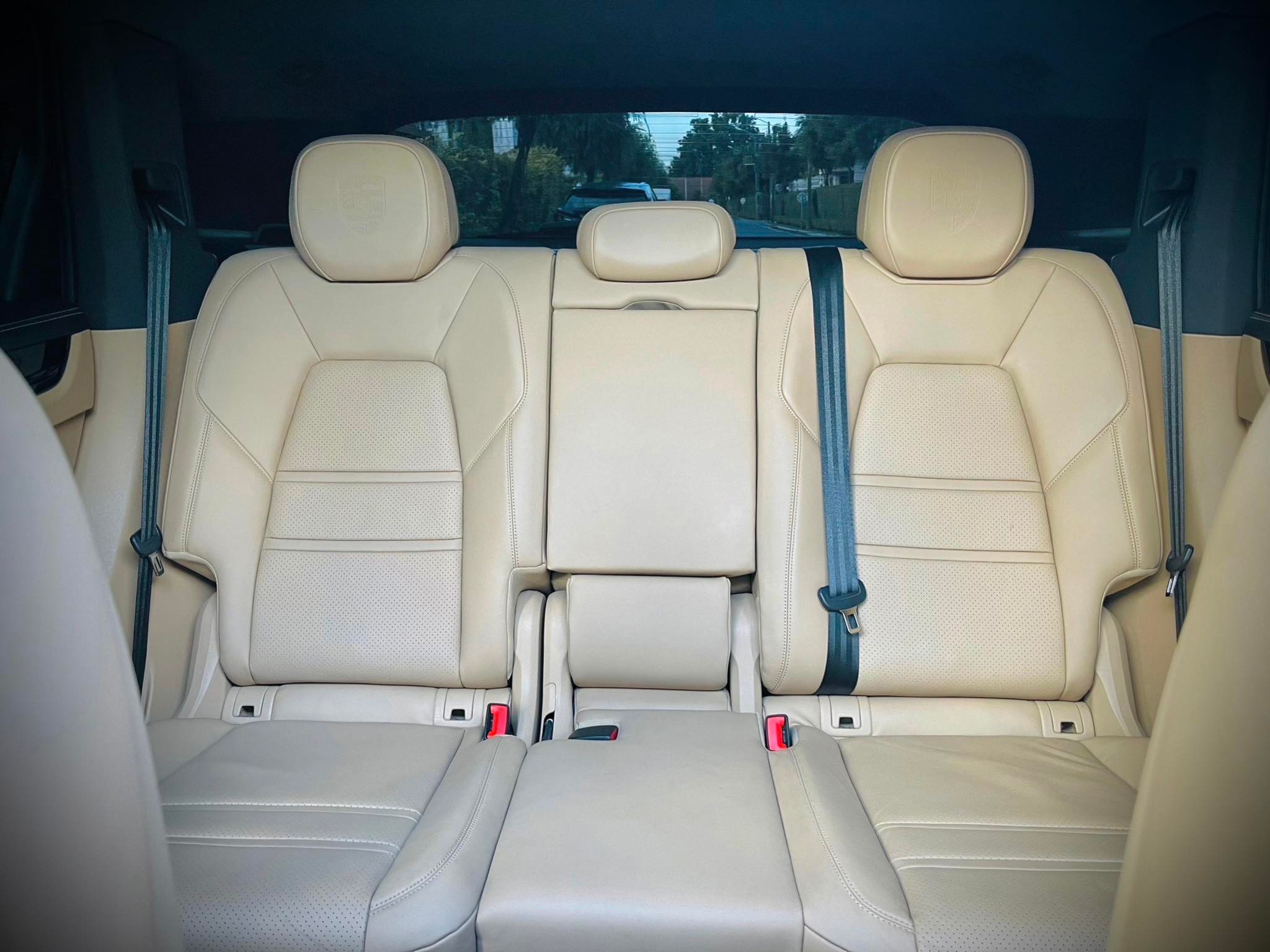 Porsche Cayenne Plug in E-Hybrid 3.0 V6 สวยสนั่น สะท้านโลกาคันนี้ สีขาวสะอาด สะอ้าน (รูปที่ 49)