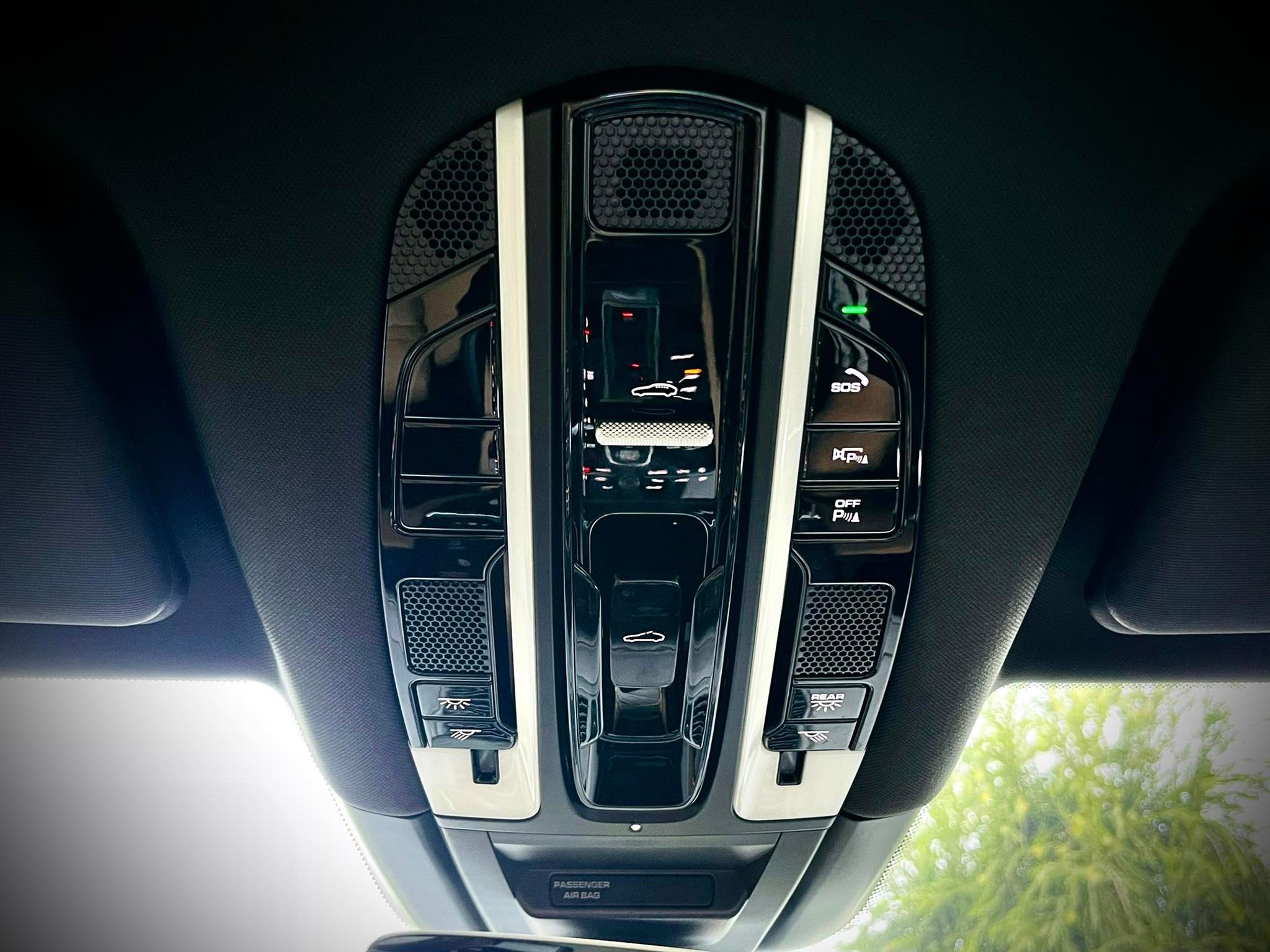 Porsche Cayenne Plug in E-Hybrid 3.0 V6 สวยสนั่น สะท้านโลกาคันนี้ สีขาวสะอาด สะอ้าน (รูปที่ 32)