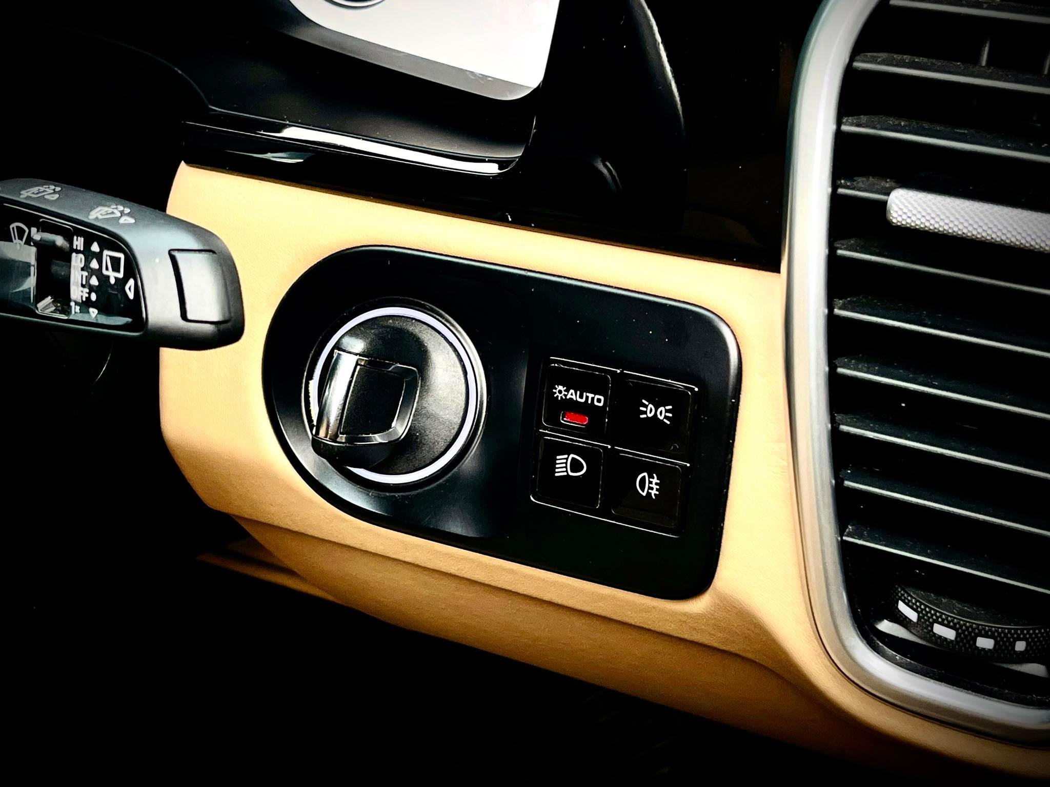 Porsche Cayenne Plug in E-Hybrid 3.0 V6 สวยสนั่น สะท้านโลกาคันนี้ สีขาวสะอาด สะอ้าน (รูปที่ 28)