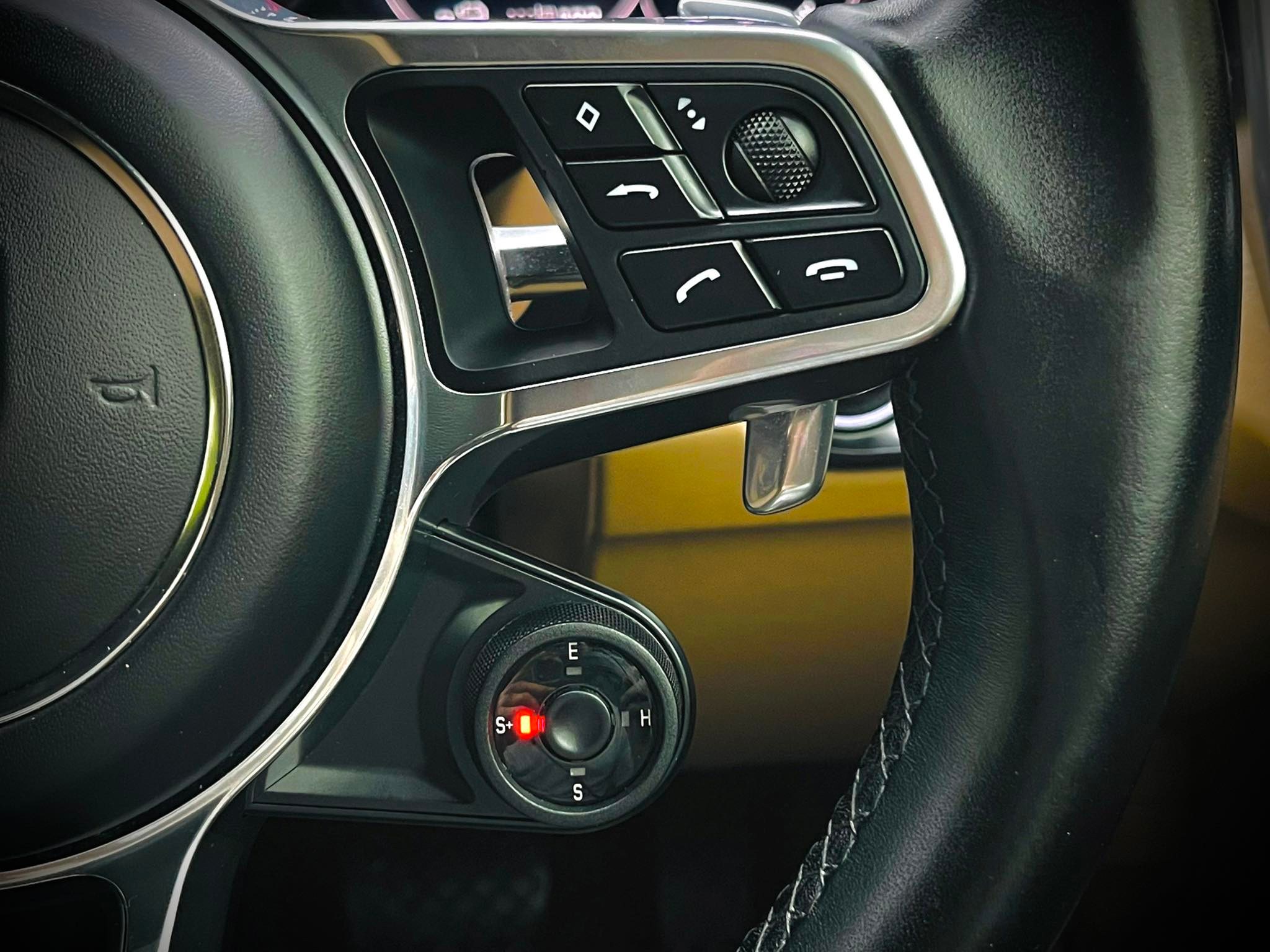 Porsche Cayenne Plug in E-Hybrid 3.0 V6 สวยสนั่น สะท้านโลกาคันนี้ สีขาวสะอาด สะอ้าน (รูปที่ 31)