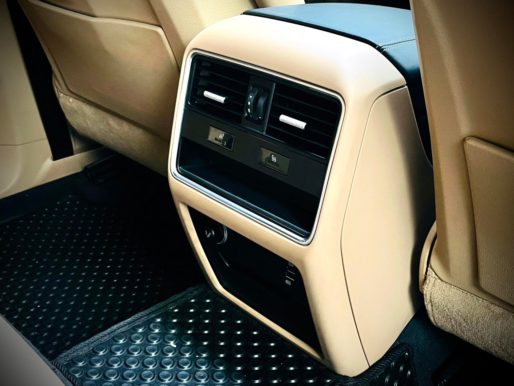Porsche Cayenne Plug in E-Hybrid 3.0 V6 สวยสนั่น สะท้านโลกาคันนี้ สีขาวสะอาด สะอ้าน (รูปที่ 36)