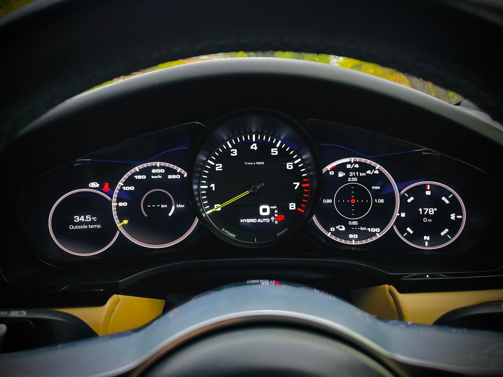 Porsche Cayenne Plug in E-Hybrid 3.0 V6 สวยสนั่น สะท้านโลกาคันนี้ สีขาวสะอาด สะอ้าน (รูปที่ 29)
