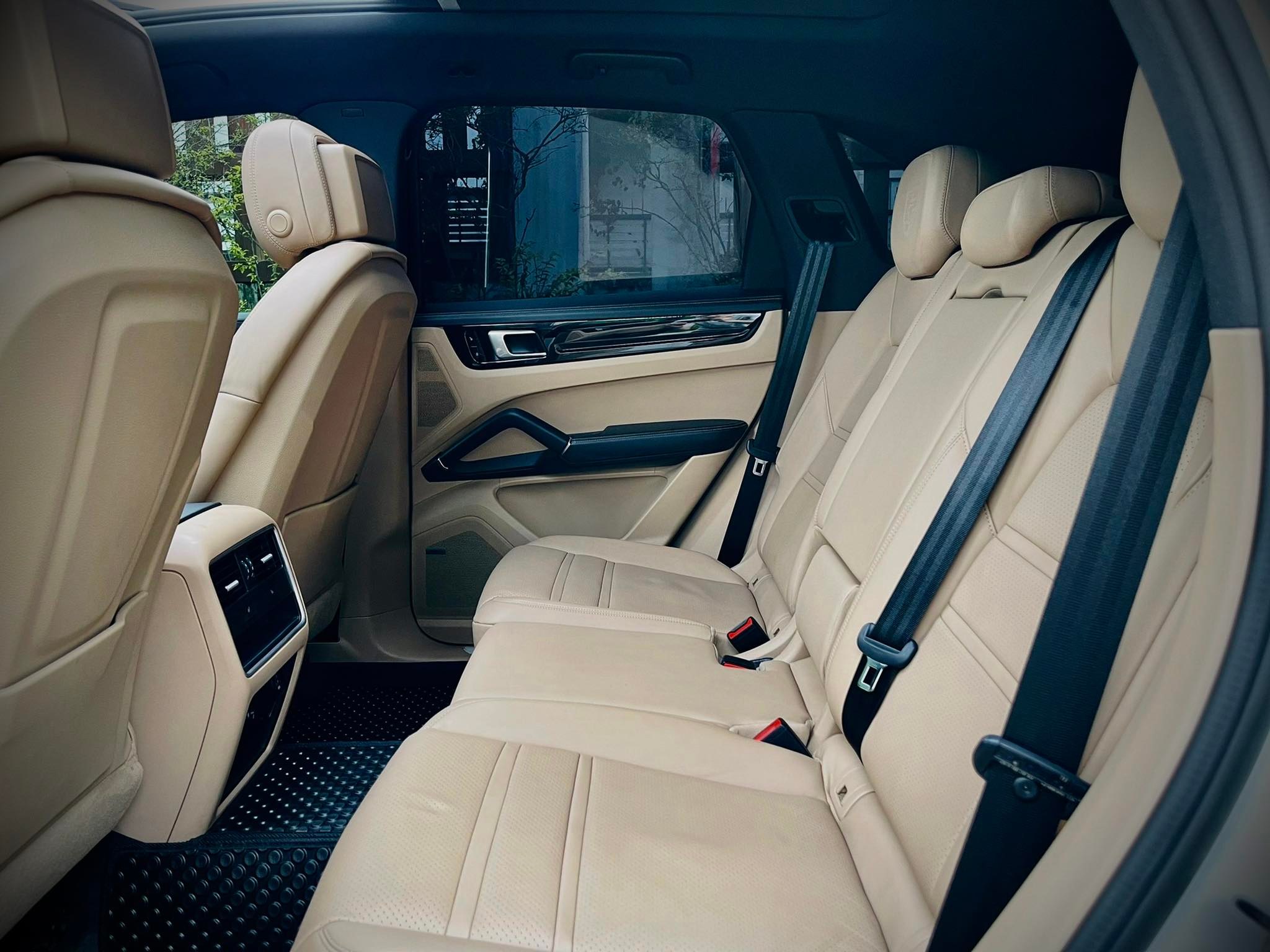 Porsche Cayenne Plug in E-Hybrid 3.0 V6 สวยสนั่น สะท้านโลกาคันนี้ สีขาวสะอาด สะอ้าน (รูปที่ 37)