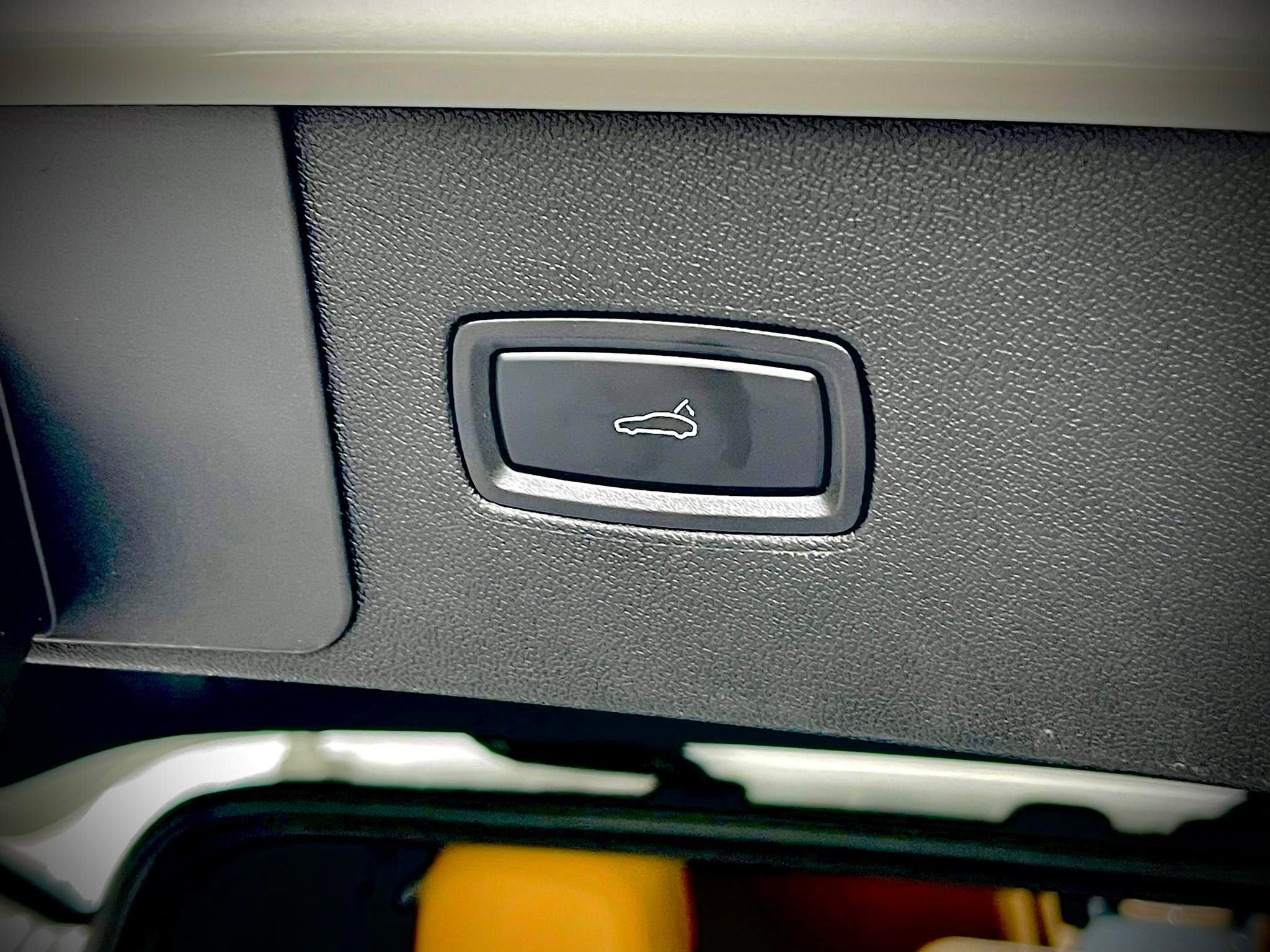 Porsche Cayenne Plug in E-Hybrid 3.0 V6 สวยสนั่น สะท้านโลกาคันนี้ สีขาวสะอาด สะอ้าน (รูปที่ 40)
