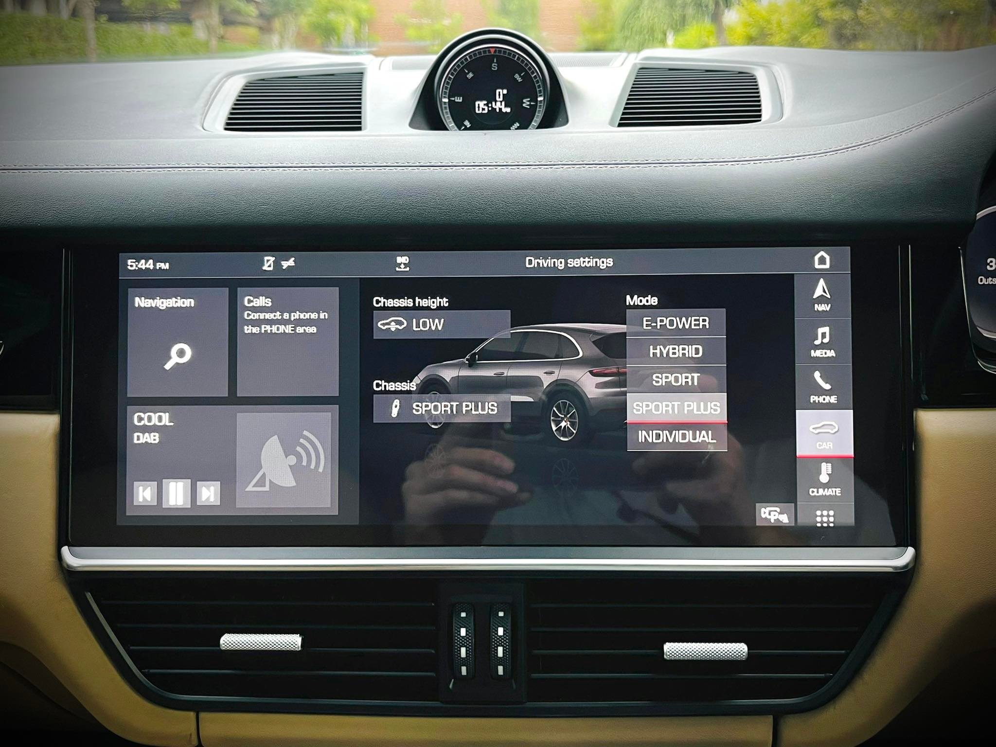Porsche Cayenne Plug in E-Hybrid 3.0 V6 สวยสนั่น สะท้านโลกาคันนี้ สีขาวสะอาด สะอ้าน (รูปที่ 34)