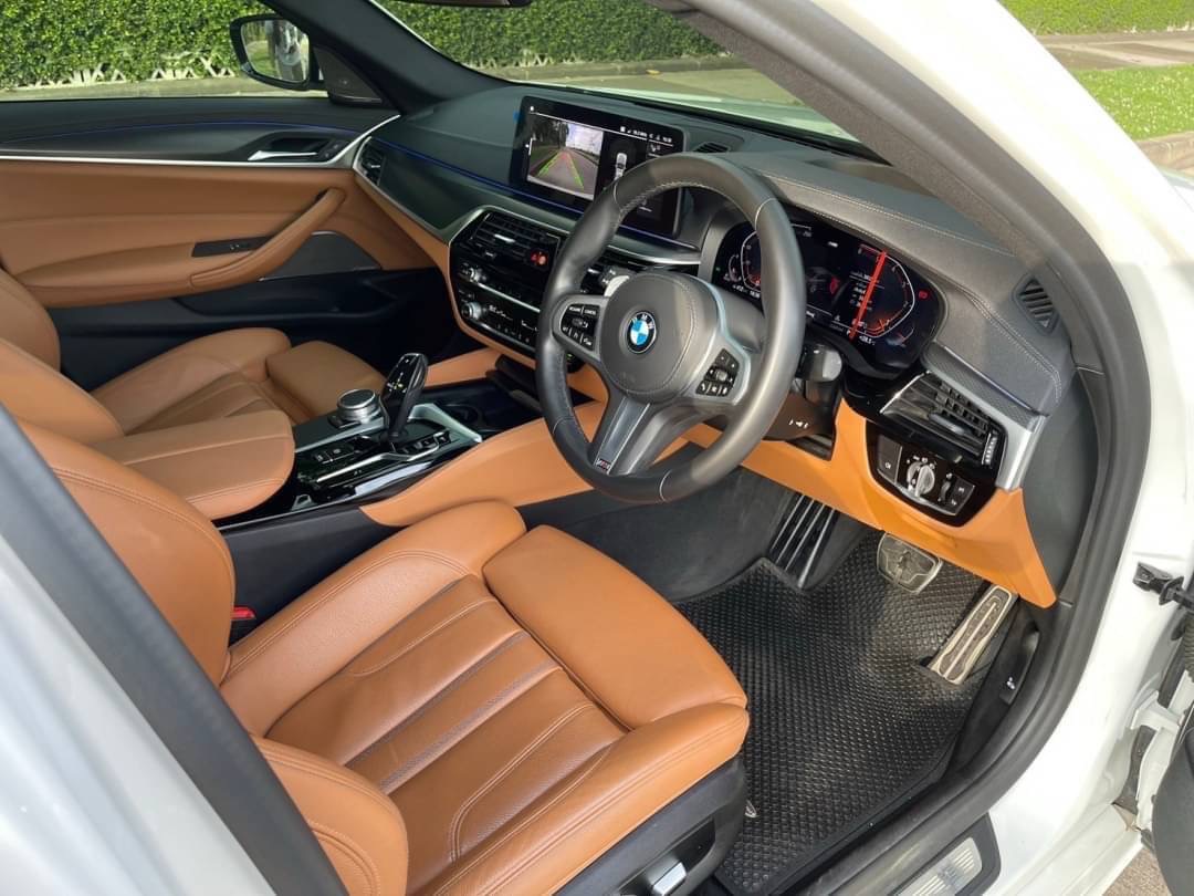 2021 BMW 520d M Sport LCI (G30) สีขาว (รูปที่ 5)