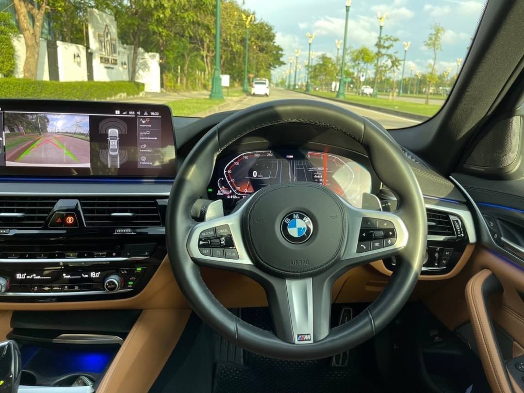 2021 BMW 520d M Sport LCI (G30) สีขาว (รูปที่ 20)