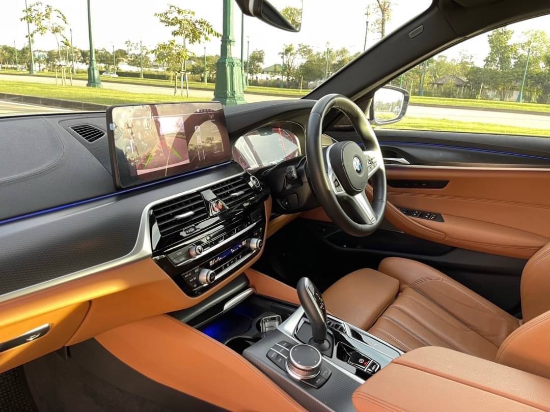 2021 BMW 520d M Sport LCI (G30) สีขาว (รูปที่ 17)