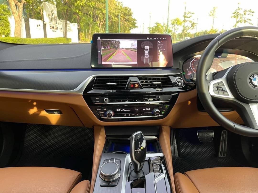 2021 BMW 520d M Sport LCI (G30) สีขาว (รูปที่ 10)