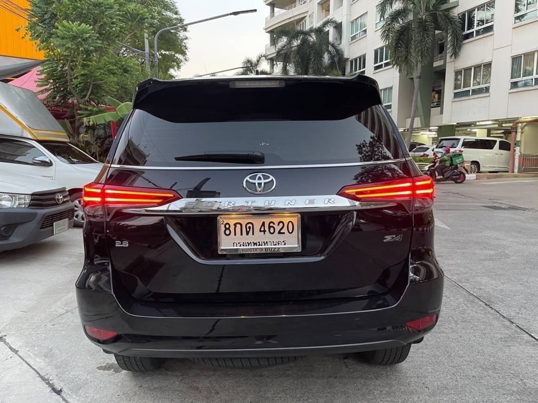 2019 Toyota Fortuner สีดำ (รูปที่ 5)