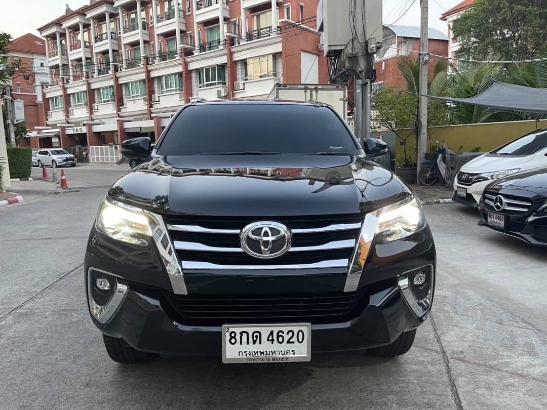2019 Toyota Fortuner สีดำ (รูปที่ 4)