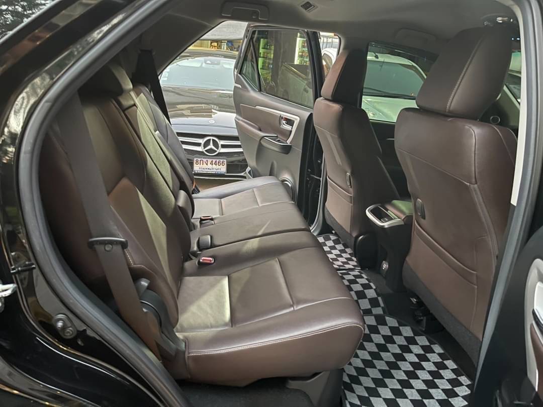 2019 Toyota Fortuner สีดำ (รูปที่ 12)