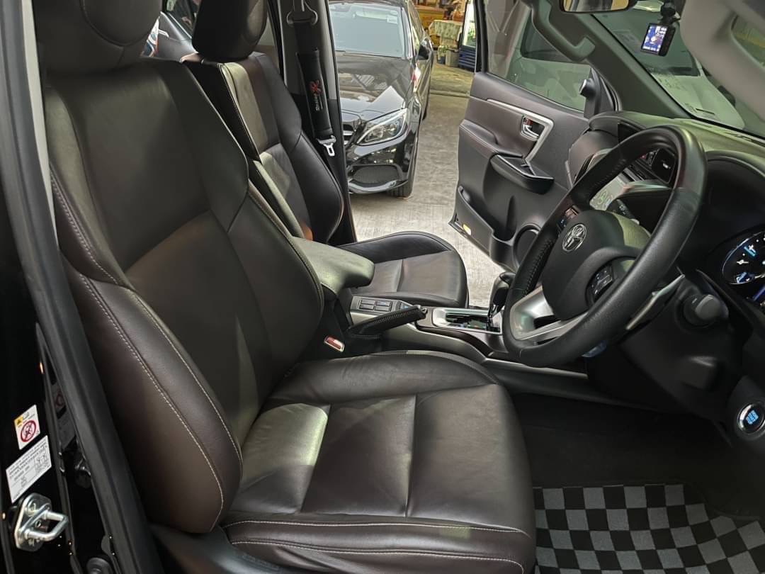 2019 Toyota Fortuner สีดำ (รูปที่ 11)