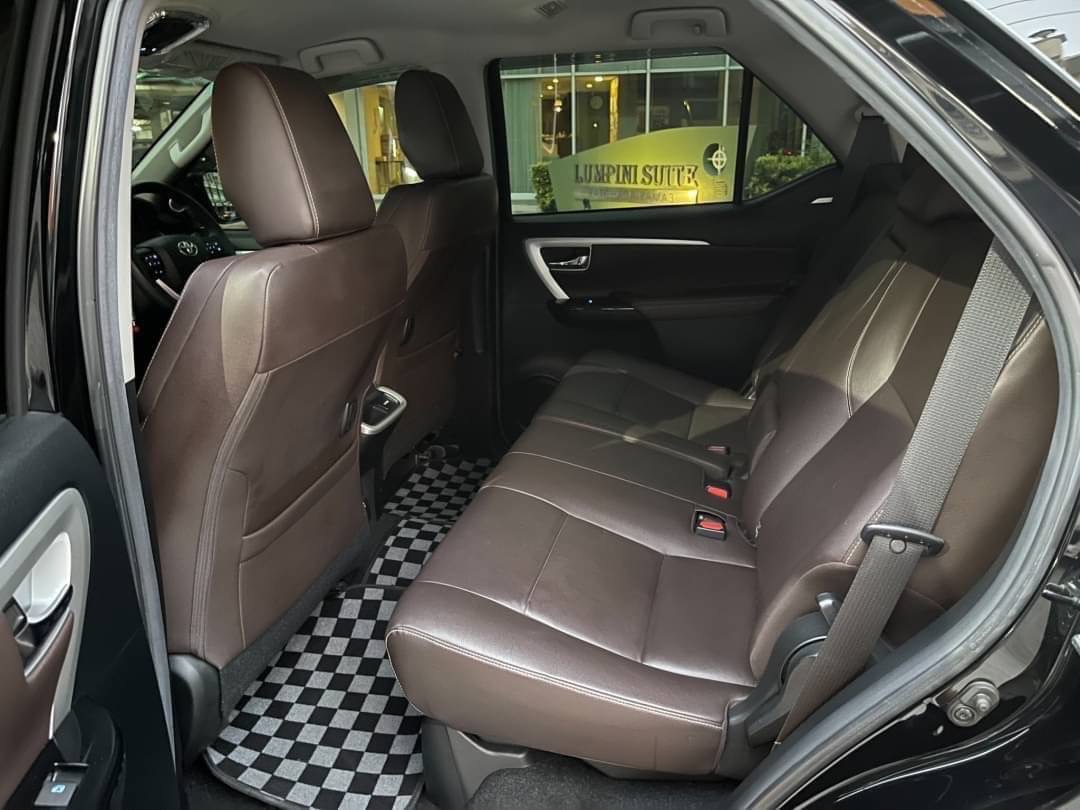 2019 Toyota Fortuner สีดำ (รูปที่ 6)