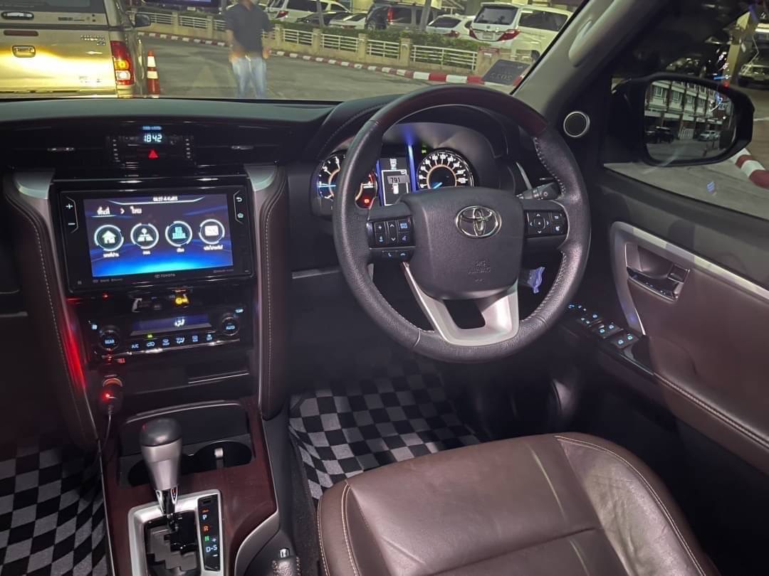 2019 Toyota Fortuner สีดำ (รูปที่ 19)