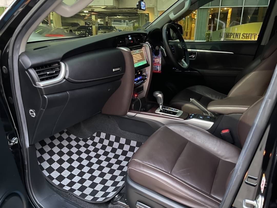 2019 Toyota Fortuner สีดำ (รูปที่ 7)