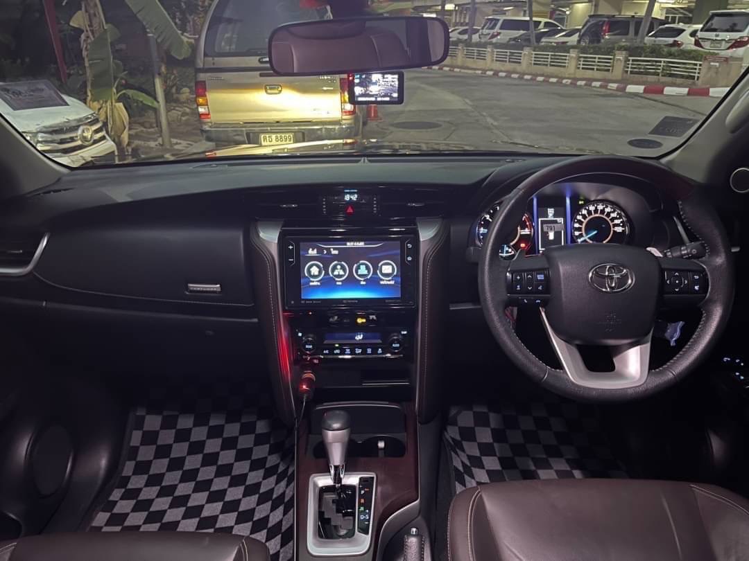 2019 Toyota Fortuner สีดำ (รูปที่ 18)