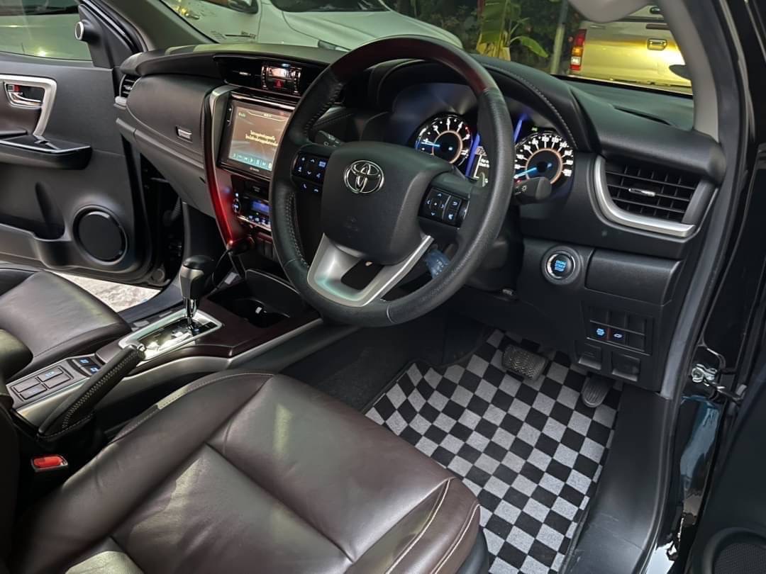 2019 Toyota Fortuner สีดำ (รูปที่ 8)
