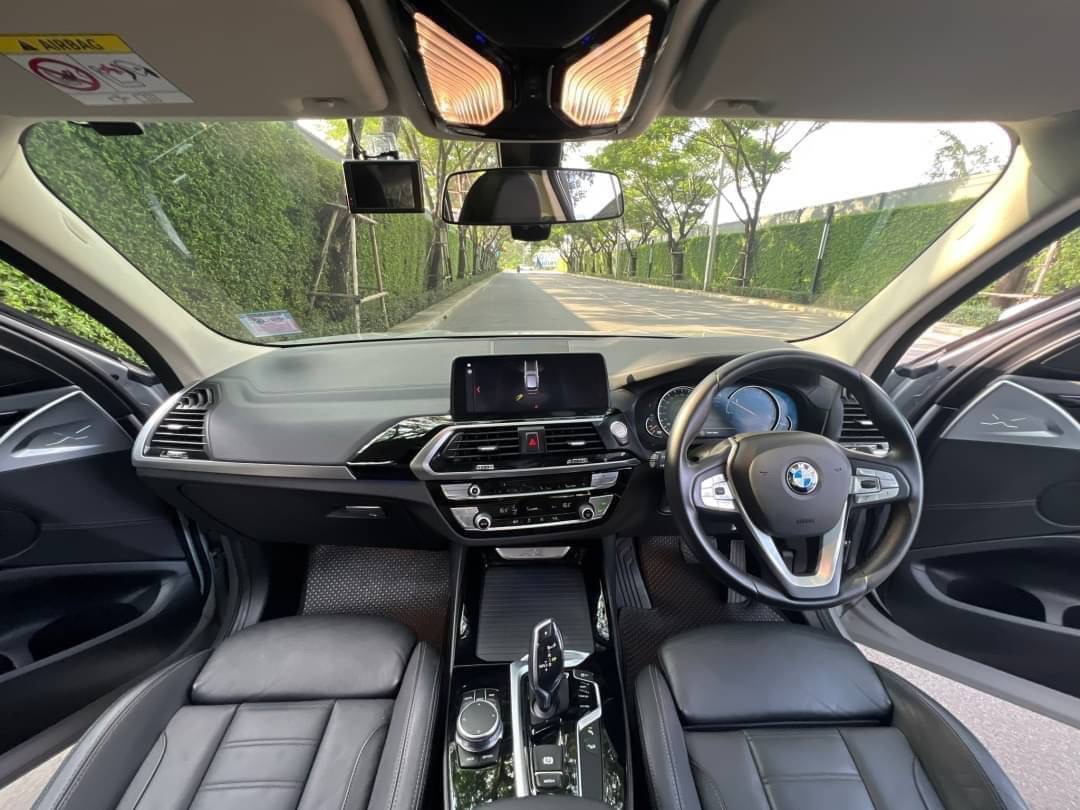2018 BMW X3 G01 สีเงิน (รูปที่ 6)