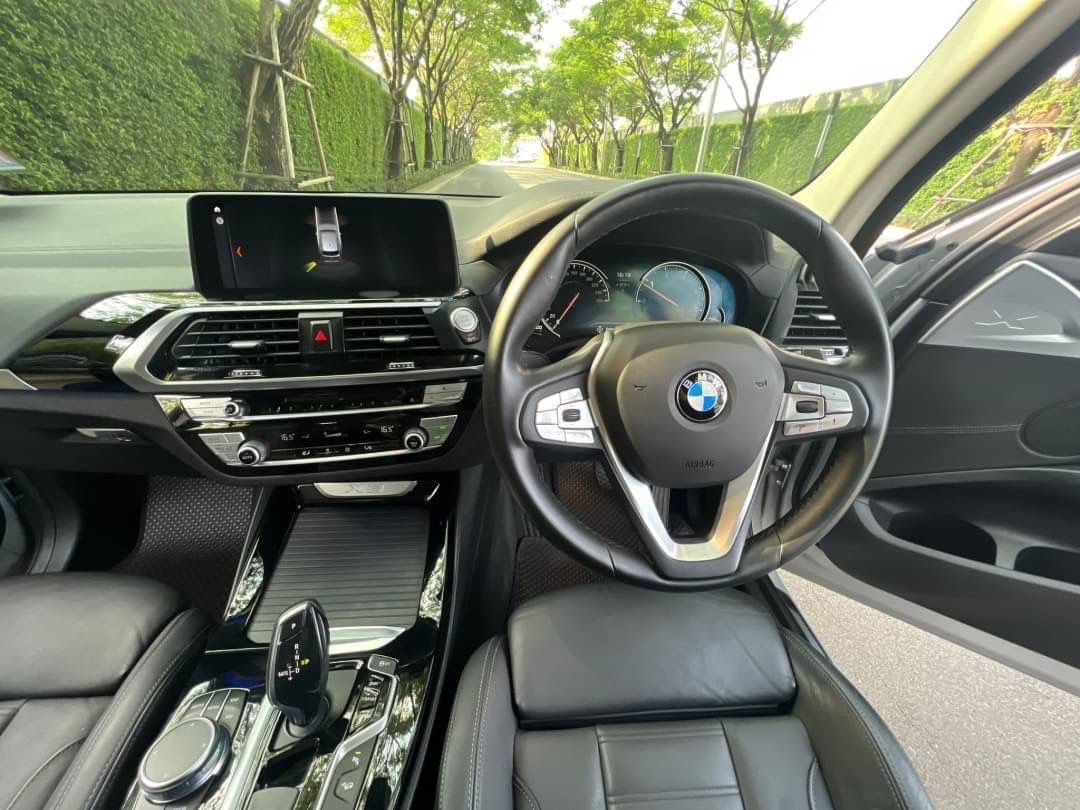 2018 BMW X3 G01 สีเงิน (รูปที่ 15)