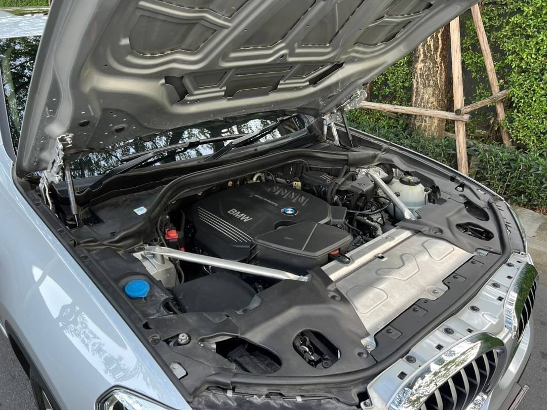 2018 BMW X3 G01 สีเงิน (รูปที่ 16)