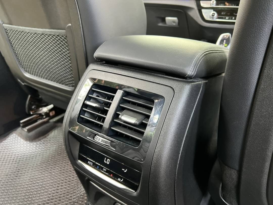 2018 BMW X3 G01 สีเงิน (รูปที่ 11)