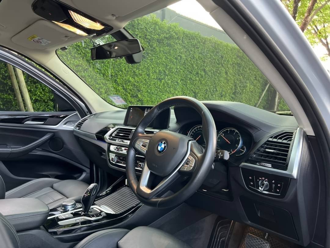 2018 BMW X3 G01 สีเงิน (รูปที่ 14)