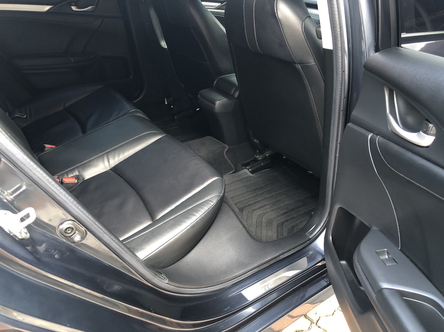 2016 HONDA CIVIC 1.5 TURBO RS auto รถบ้านขายเอง (รูปที่ 4)