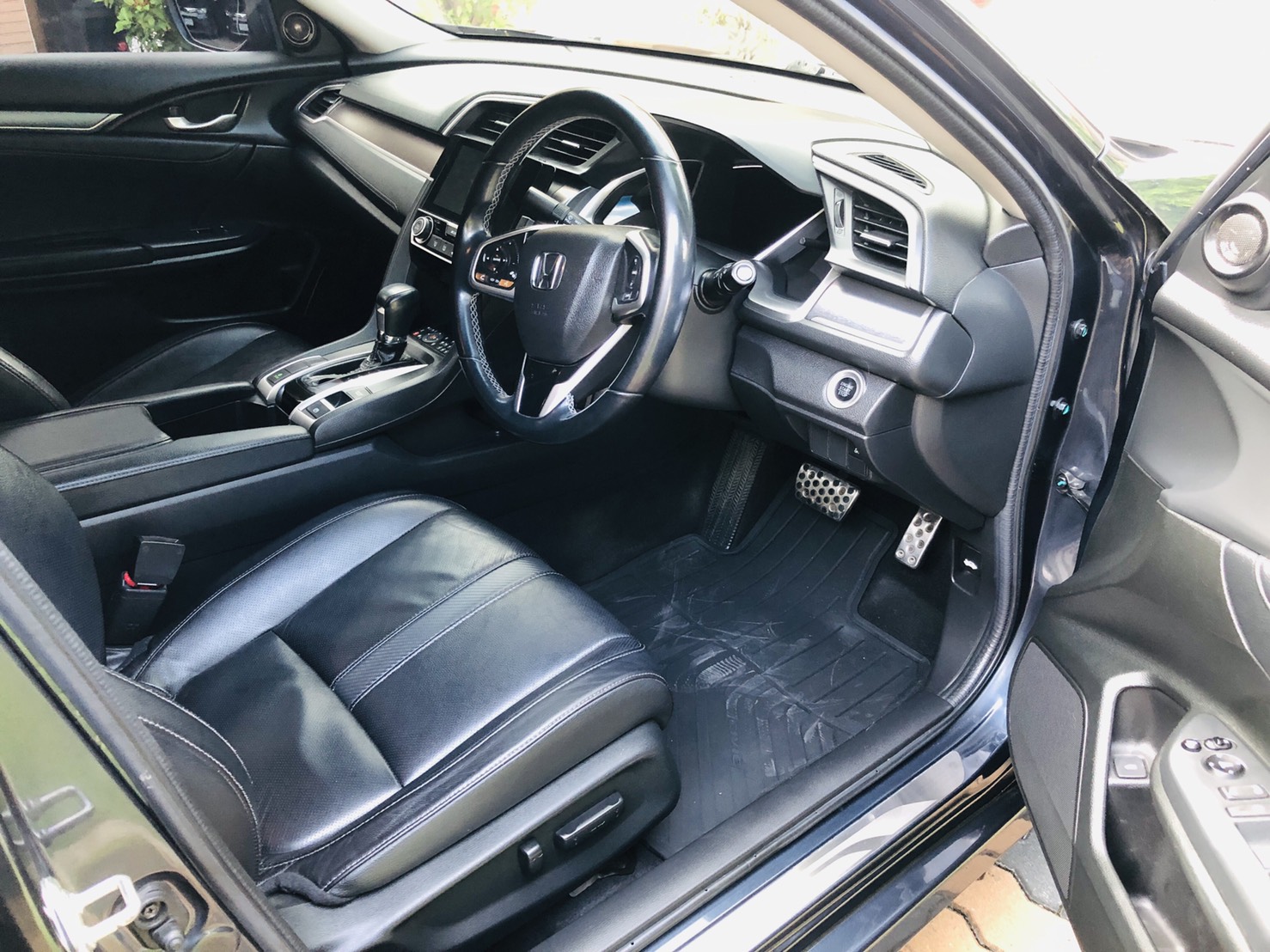 2016 HONDA CIVIC 1.5 TURBO RS auto รถบ้านขายเอง (รูปที่ 9)