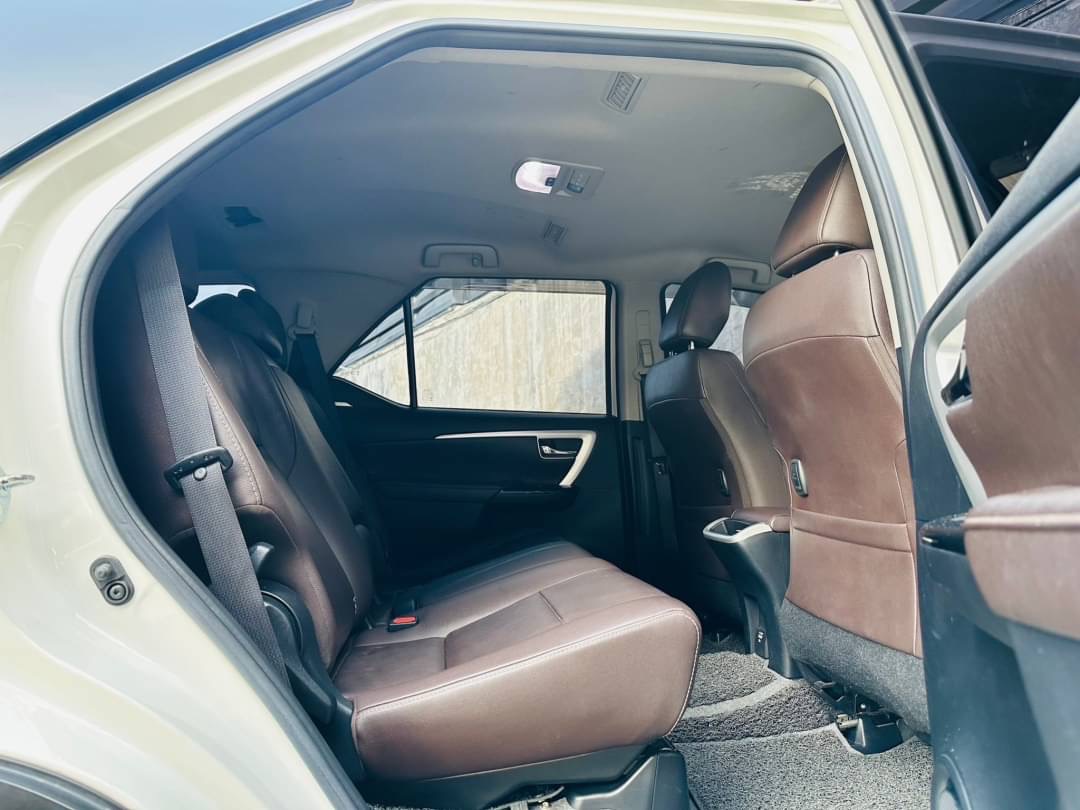 2018 Toyota Fortuner สีขาว (รูปที่ 11)