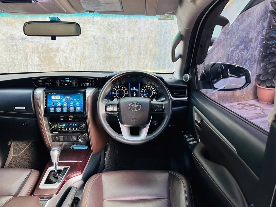 2018 Toyota Fortuner สีขาว (รูปที่ 15)