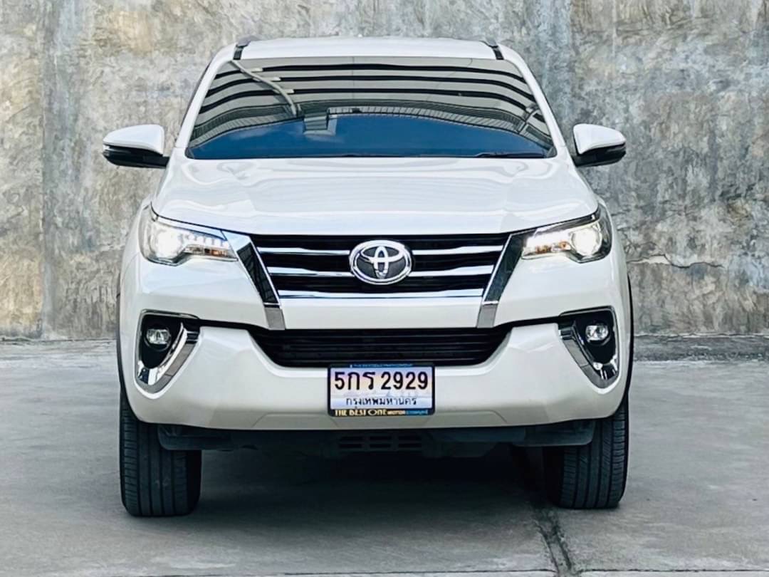 2018 Toyota Fortuner สีขาว (รูปที่ 7)