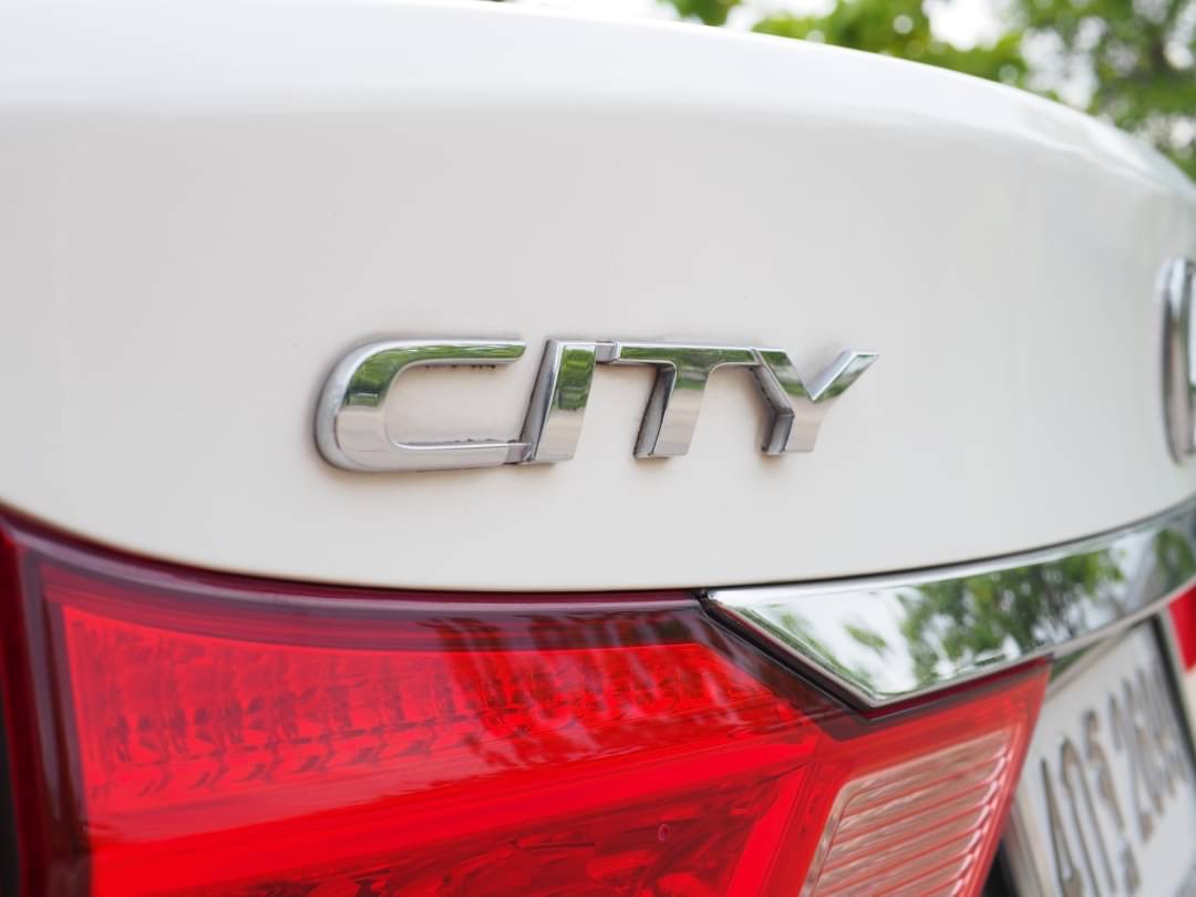 2015 Honda City สีขาว (รูปที่ 16)