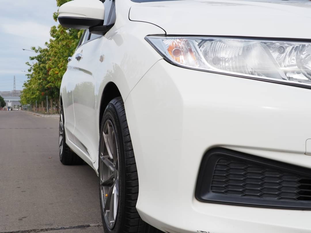 2015 Honda City สีขาว (รูปที่ 12)
