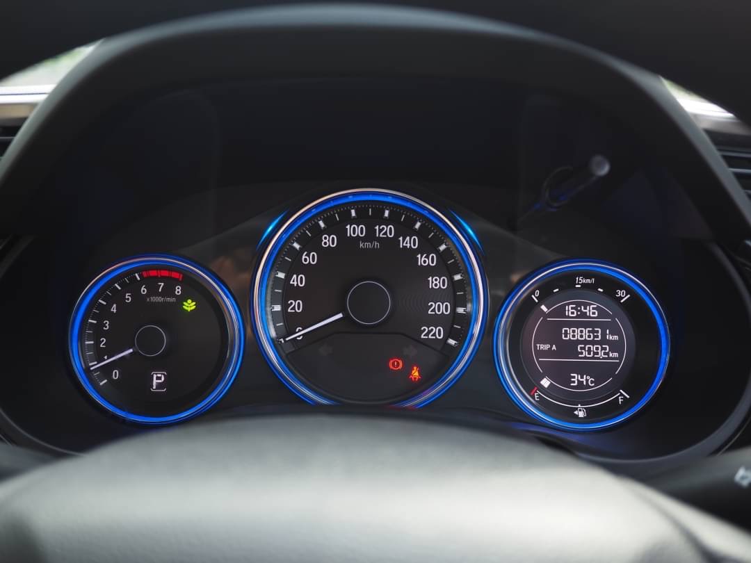 2015 Honda City สีขาว (รูปที่ 7)