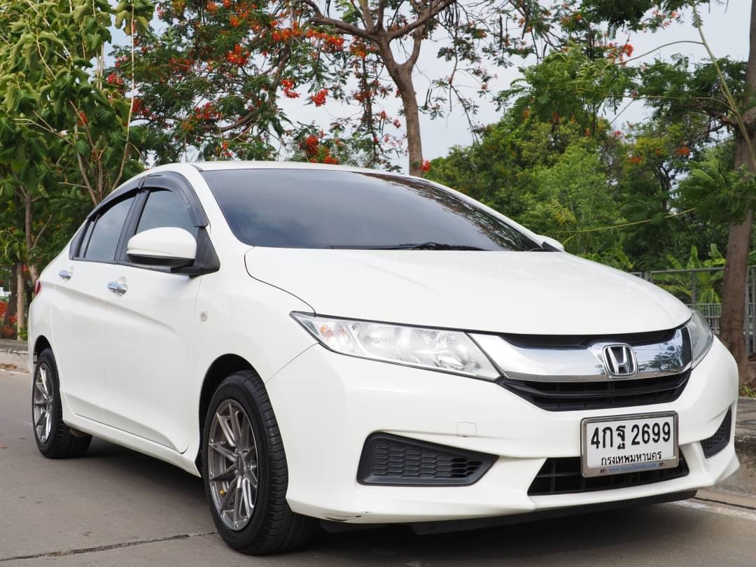 2015 Honda City สีขาว (รูปที่ 2)