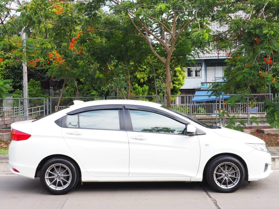 2015 Honda City สีขาว (รูปที่ 3)